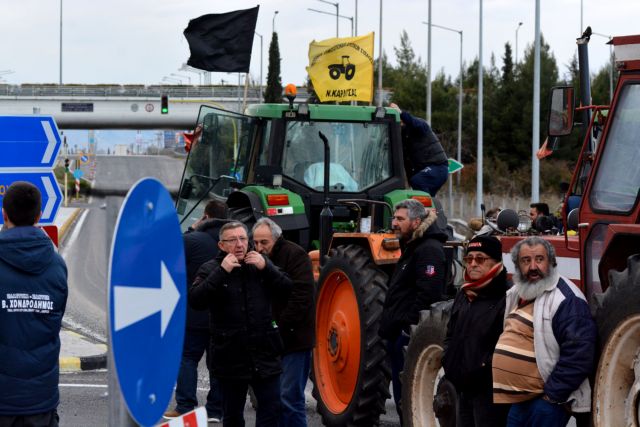 Απέκλεισαν τον κόμβο Πλατυκάμπου οι αγρότες από το μπλόκο της Νίκαιας