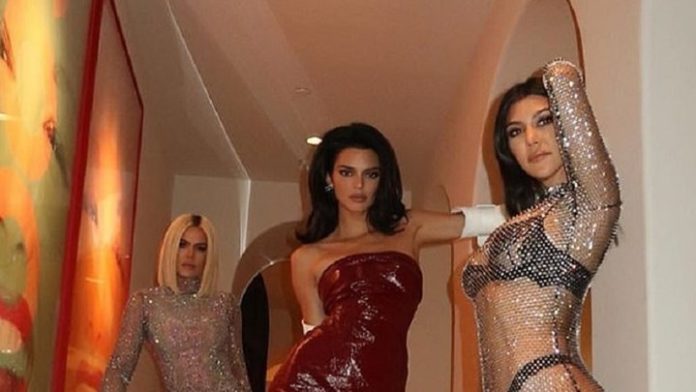 Οι Kardashians βάζουν «φωτιά» με αποκαλυπτικές φωτογραφίες