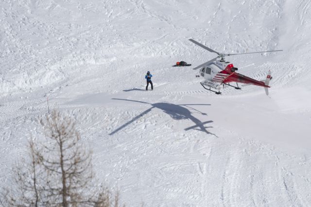 Καρέ-καρέ η στιγμή που η φονική χιονοστιβάδα «θάβει» σκιέρ στην Ελβετία