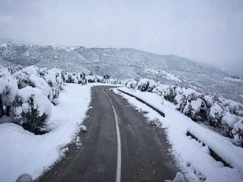 Ο καιρός τρελάθηκε: Τι θα γίνει σήμερα, πότε τελειώνει το χειμωνιάτικο σκηνικό