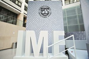 Εκθεση ΔΝΤ: Πορεία σε ναρκοπέδιο και κίνδυνος νέου Μνημονίου