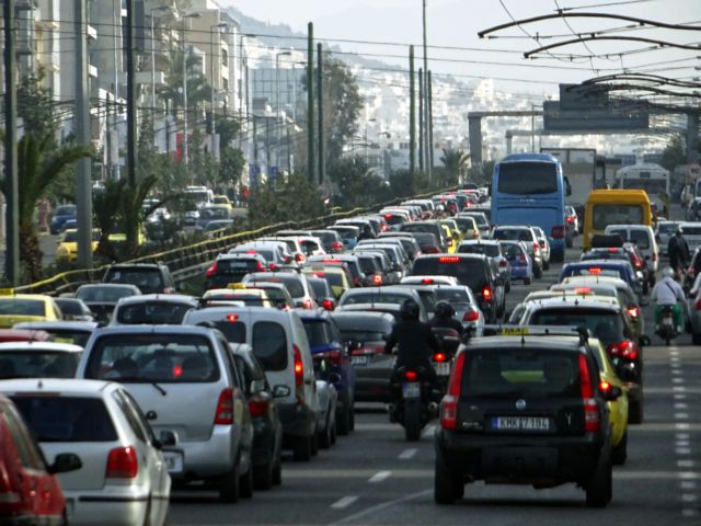 Σημειωτόν στους δρόμους λόγω της βροχής