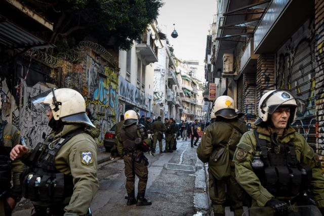 Επίθεση μέρα μεσημέρι στη… Μονμάρτη της Αθήνας