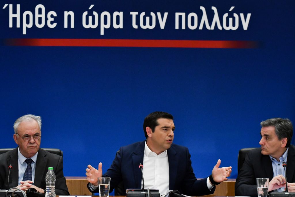 Μόνιμη 13η σύνταξη από το 2019 – Μειώνεται ο ΦΠΑ σε εστίαση, ηλεκτρικό και φυσικό αέριο