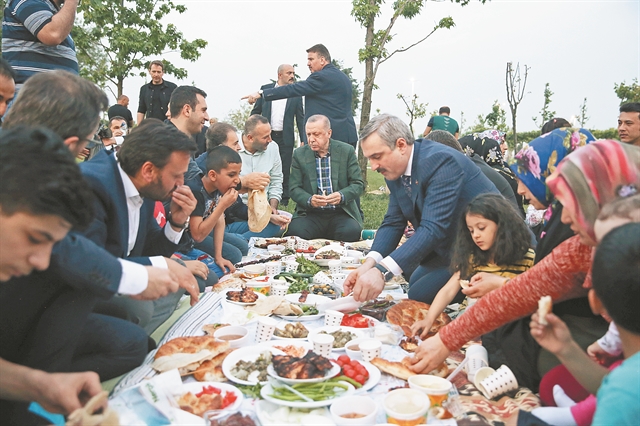 Κόκκινο από Γιούνκερ στον Ερντογάν