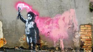 Εργο του Banksy η μικρή προσφυγοπούλα με τη φωτοβολίδα στη Βενετία