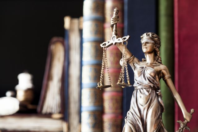 Ενωση Δικαστών και Εισαγγελέων: Οι απειλές Ρουβίκωνα «κλασική φασιστική μέθοδος»