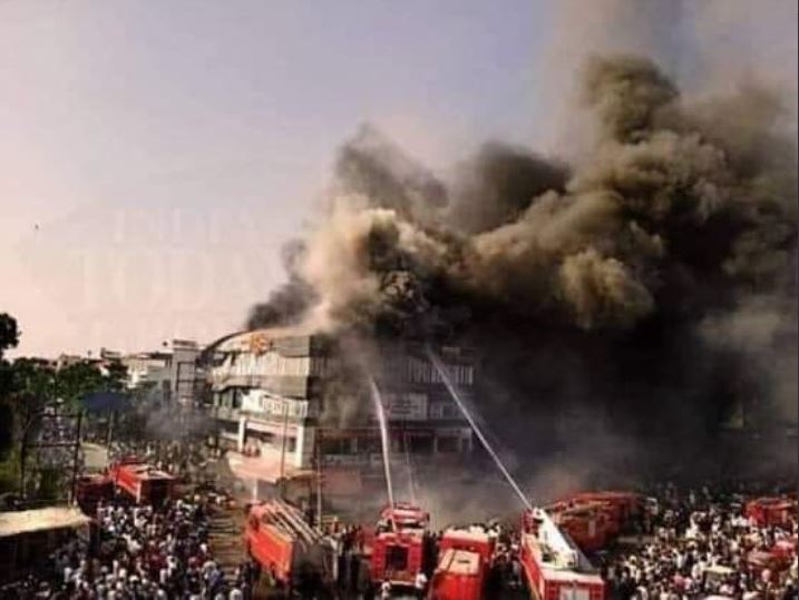 Τραγωδία στην Ινδία: Τουλάχιστον 18 μαθητές νεκροί από πυρκαγιά σε εμπορικό κέντρο