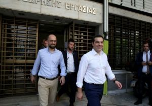 Τσίπρας στο ΣΕΠΕ: Αδιάβαστος για τα ποσοστά ανεργίας, έταξε «ποιοτικές θέσεις εργασίας»