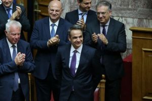 Μητσοτάκης κατά Τσίπρα : Η μείωση του ΕΝΦΙΑ αφορά τη μεσαία τάξη