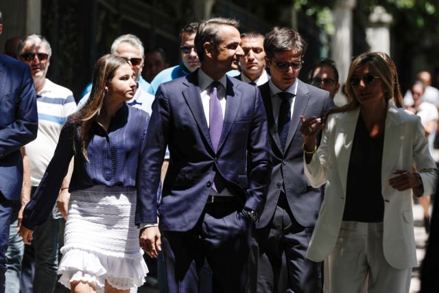 Ο Κυριάκος Μητσοτάκης μαζί με την οικογένειά του στο Προεδρικό Μέγαρο