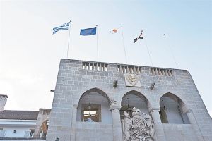 Οι προβολείς στη λάμπα με τις αντιλόπες…