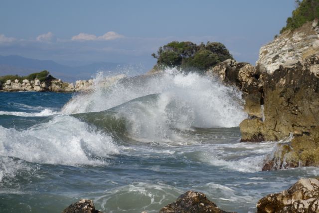 Κίνδυνος για πυρκαγιές – Θυελλώδεις άνεμοι και υψηλές θερμοκρασίες σήμερα