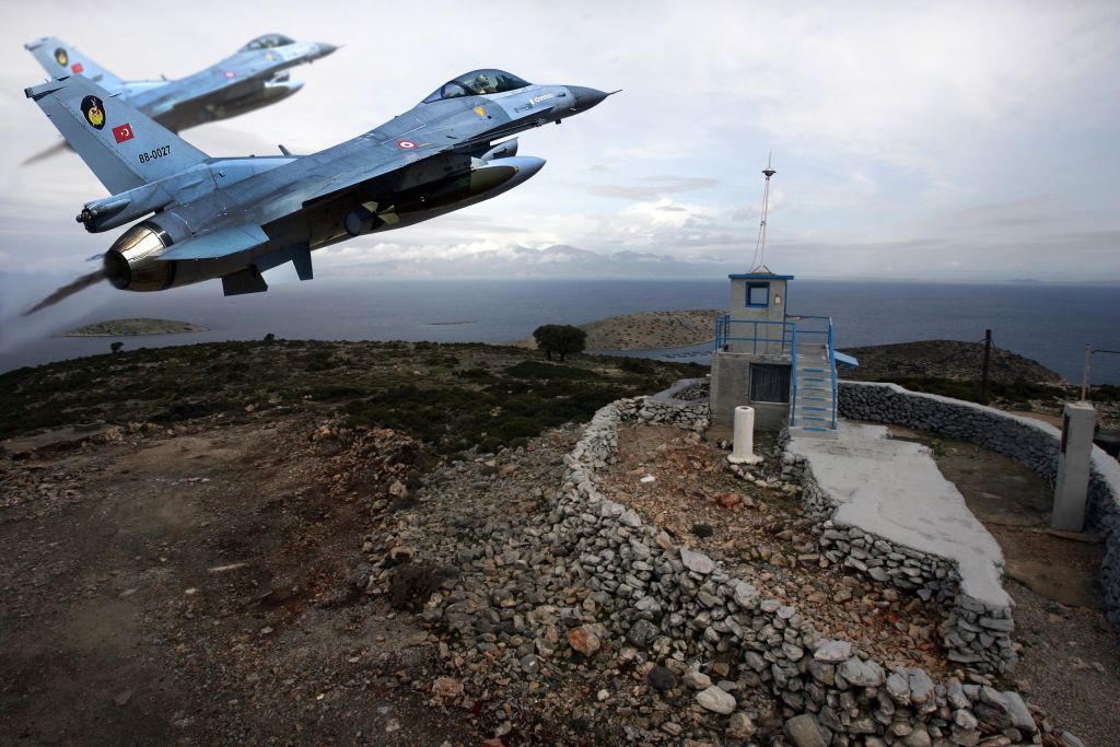 Οι Τούρκοι έστειλαν F-16 στο Αιγαίο ανήμερα τον Δεκαπενταύγουστο