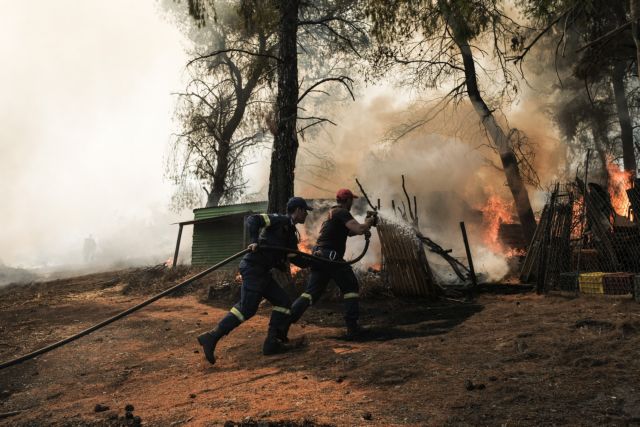 Επίσκεψη Κικίλια στον εγκαυματία εθελοντή πυροσβέστη