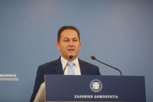 Πέτσας προς ΣΥΡΙΖΑ: Η Οδύσσεια των Ελλήνων παρατάθηκε 4,5 χρόνια για χάρη του Τσίπρα