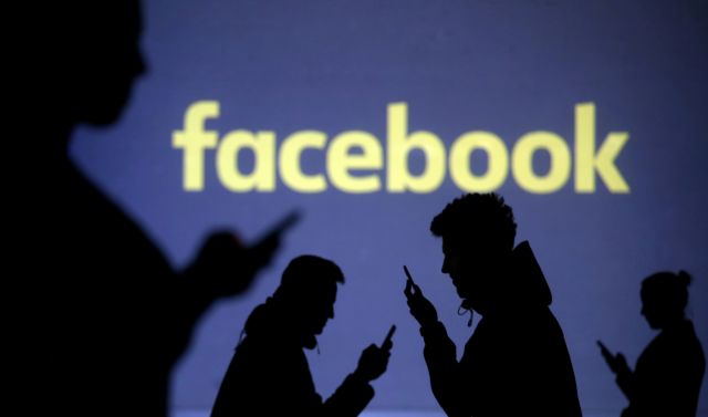 Το Facebook υπέκλεπτε συνομιλίες χρηστών κατά το Bloomberg