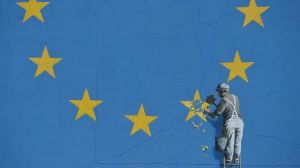 «Φτερά έκανε» τοιχογραφία του Banksy για το Brexit