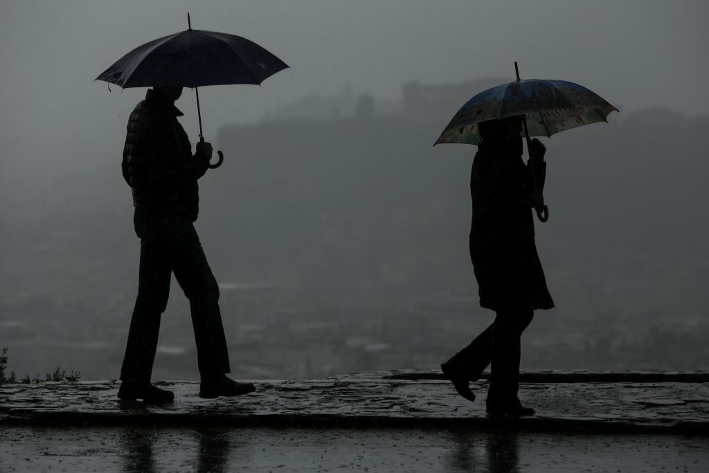 Βροχές, καταιγίδες και πτώση της θερμοκρασίας την Πέμπτη