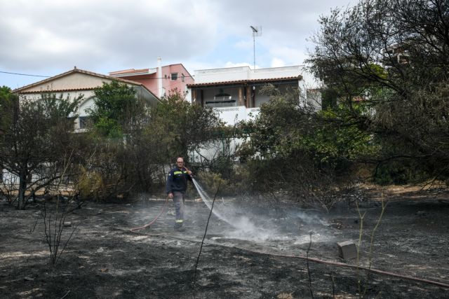 Καταστροφές σε σπίτια από την φωτιά στο Λαγονήσι