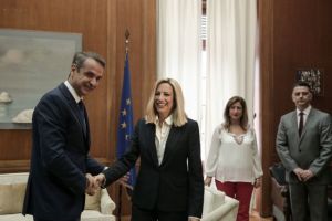 Μητσοτάκης – Γεννηματά : Αν και κρυωμένοι προσήλθαν στο ραντεβού που είχε και τσάι