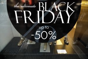 Black Friday : Τι ισχύει για τους εργαζόμενους που θα εργαστούν παραπάνω