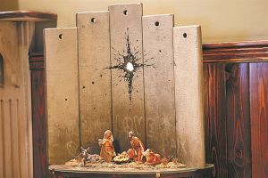 Μια φάτνη με τρύπα σφαίρας αντί για αστέρι από τον Banksy στη Βηθλεέμ