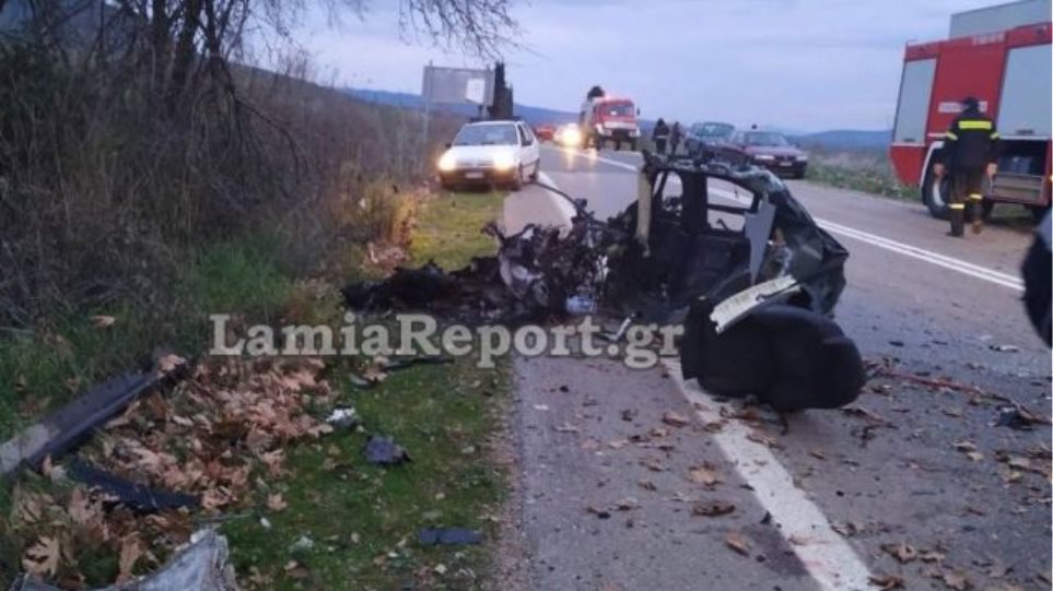Συγκλονιστικό δυστύχημα στη Φθιώτιδα : Κόπηκε στα δύο το ένα αυτοκίνητο και πήρε φωτιά