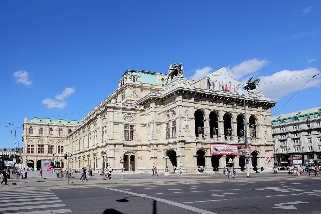 Αυστρία: Η ακαδημία μπαλέτου της Βιέννης ενθάρρυνε τους σπουδαστές της να καπνίζουν