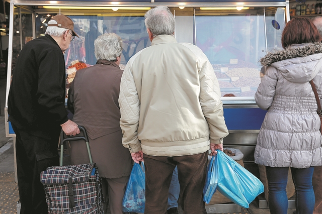 Οι συνταξιούχοι λιγότερο ευάλωτοι στη φτώχεια