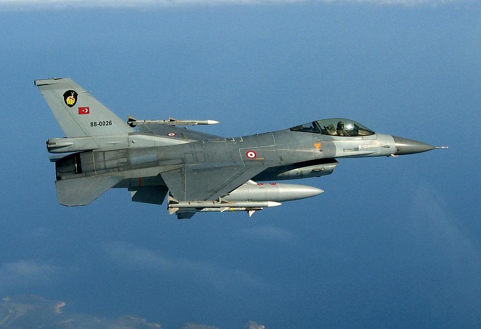 Νέες παραβιάσεις από τούρκικα F-16 στο Αιγαίο ανήμερα Χριστουγέννων