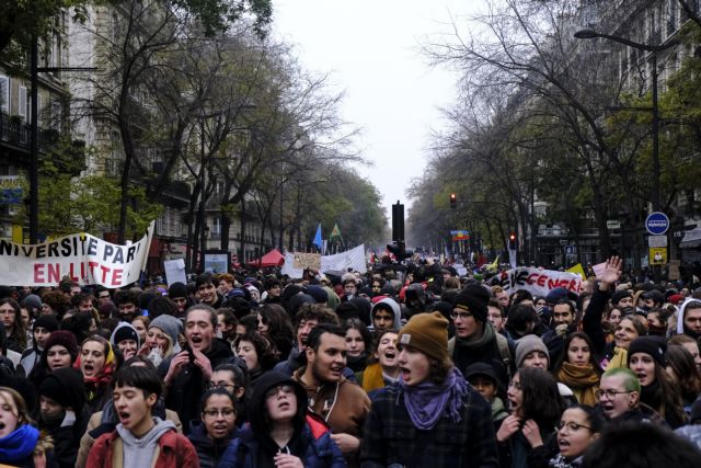 Γαλλία : Δακρυγόνα στο Παρίσι για το συνταξιοδοτικό