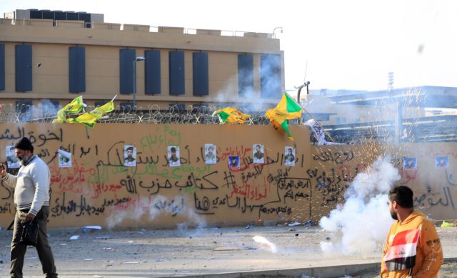 Καζάνι που βράζει η Βαγδάτη: Συνεχίζονται οι διαδηλώσεις έξω από την αμερικανική πρεσβεία