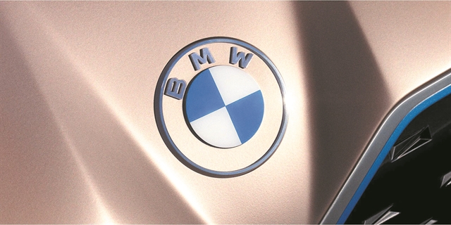 BMW: Αλλαξαν λογότυπο ύστερα από 103 χρόνια
