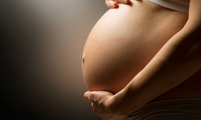 Κορωνοϊός: Αναπάντητα ερωτήματα για εγκύους και μητέρες με μικρά παιδιά