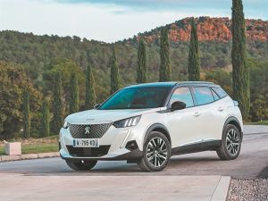 Στην Ελλάδα τα υβριδικά Peugeot 3008