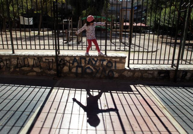 Κοροναϊός : Ο δήμος Ηλιούπολης έβαλε λουκέτο στις παιδικές χαρές