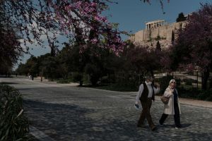 Αισιόδοξα τα νέα από τις Εντατικές παρά τους 73 νεκρούς από κοροναϊό