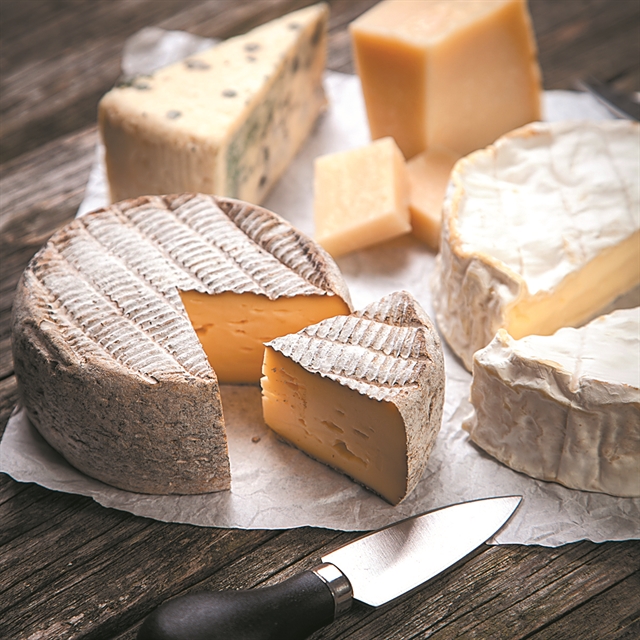 Κάβα τύπου Claridges και ένα κομμάτι τυρί…