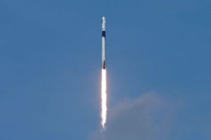 H SpaceX γράφει ιστορία : Πετυχημένη η εκτόξευση της επανδρωμένης αποστολής στο διάστημα