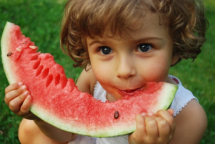 Πώς θα λατρέψουν τα παιδιά σας τα καλοκαιρινά φρούτα