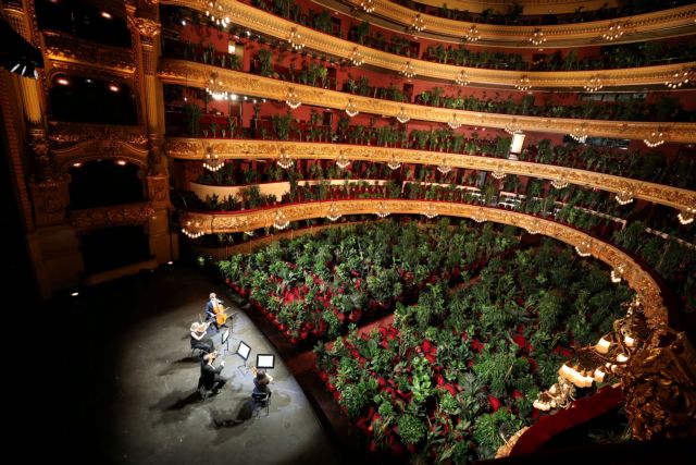 Το Θέατρο Λισέου της Βαρκελώνης άνοιξε με φυτά αντί για θεατές