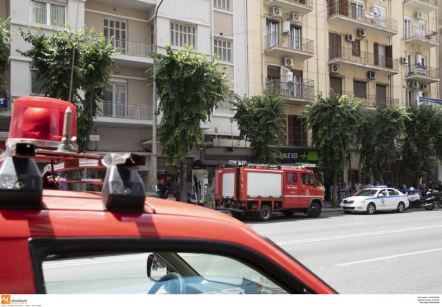 Φωτιά σε κατάστημα στον Πειραιά – Απεγκλωβίστηκαν δύο άνθρωποι