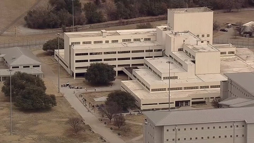 ΗΠΑ: Εκατοντάδες κρούσματα κοροναϊού σε φυλακή γυναικών στο Τέξας