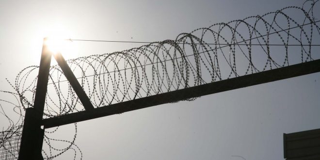 Ελεγχοι στις φυλακές Κορυδαλλού και Δομοκού αποκάλυψαν ναρκωτικά, μαχαίρια, σουβλιά και κινητά