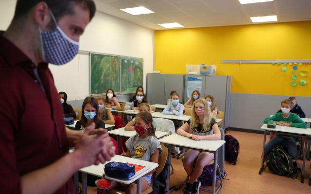 Ζαχαράκη για σχολεία: Καμία ανοχή στη μη χρήση μάσκας- Ίδια μέρα σε όλη την Ελλάδα ο αγιασμός