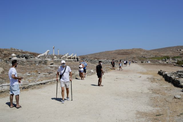 Ο Αύγουστος… τρέφει και τον κοροναϊό – Απειλή για σχολεία και δομές φροντίδας οι «άτακτοι» της καραντίνας