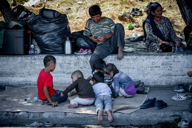 Λέσβος: Σε εξέλιξη αστυνομική επιχείρηση για τη μεταφορά προσφύγων στον Καρά Τεπέ