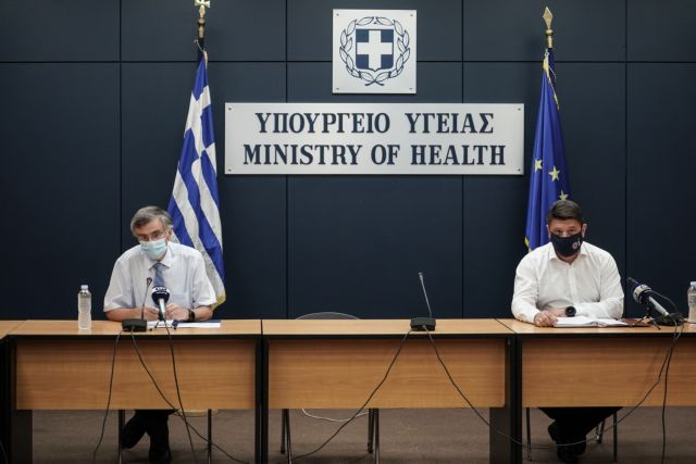 Τσιόδρας: «Αναγκαίο κακό η μάσκα. Να επιβραβεύουμε τα παιδιά για τη χρήση της»