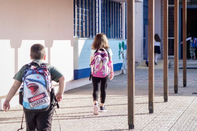 Σχολεία: Βολές Γεννηματά και ΚΚΕ για συνωστισμό στις τάξεις και υγειονομικά πρωτόκολλα